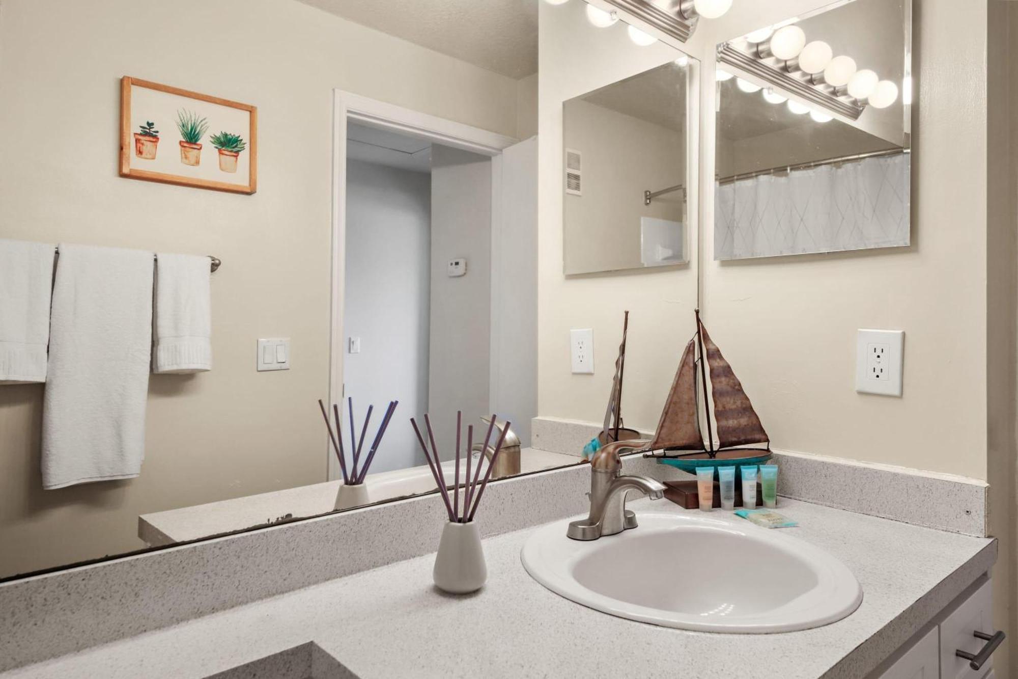 Viagem Beautiful 2BR Balcony Pool Gym Apartment Bradenton Exterior foto